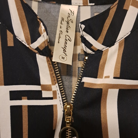 Navy,tan and white sleeveless top with zipper. NWOT. smoke and pet free home. - Picture 2 of 3